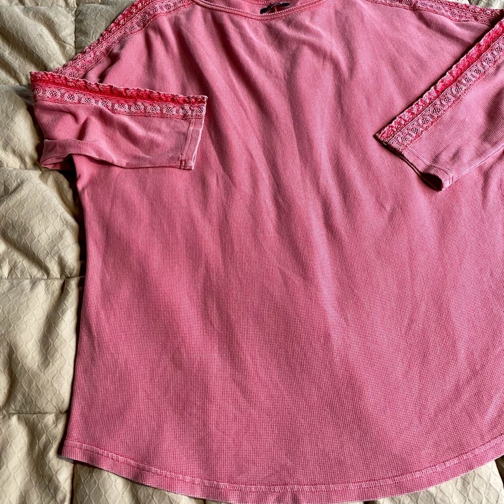 🌺Chaps waffle tee with arm “lace” insert🌺 - Picture 4 of 7